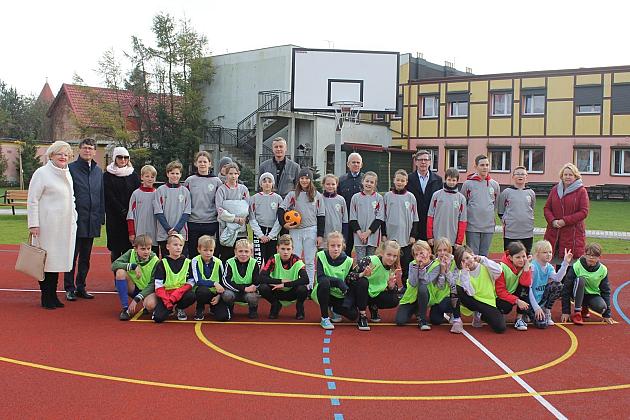 Nowe boisko w programie rewitalizacji tętni życiem