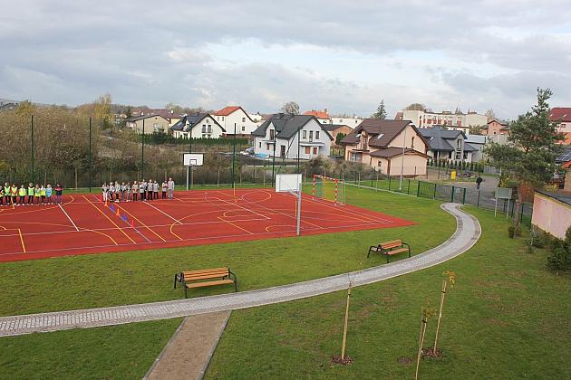 Nowe boisko w programie rewitalizacji tętni życiem