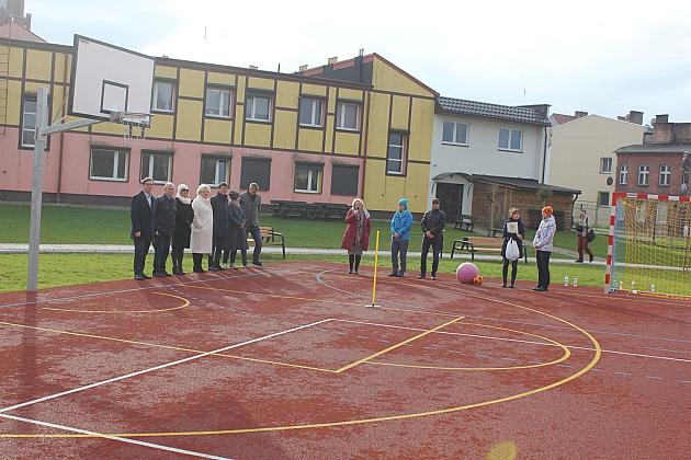 Nowe boisko w programie rewitalizacji tętni życiem