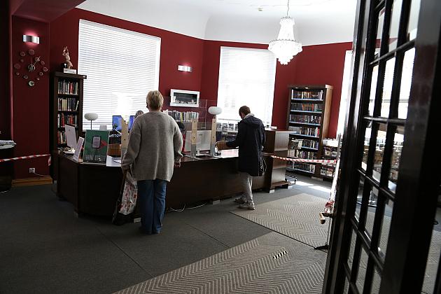 Biblioteka otwarta – chętnych nie brakuje