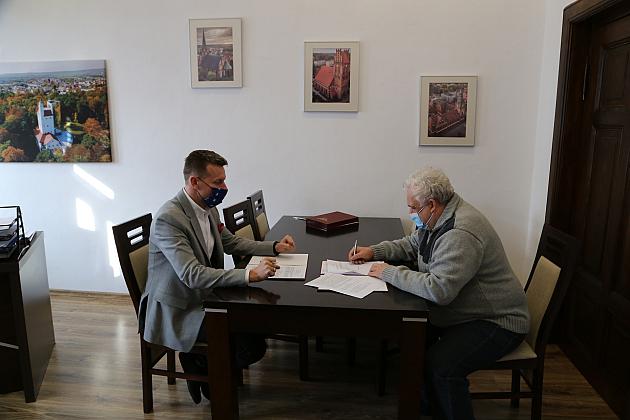 Podpisano pierwsze umowy na wsparcie realizacji zadań publicznych z zakresu sportu na 2021 r.