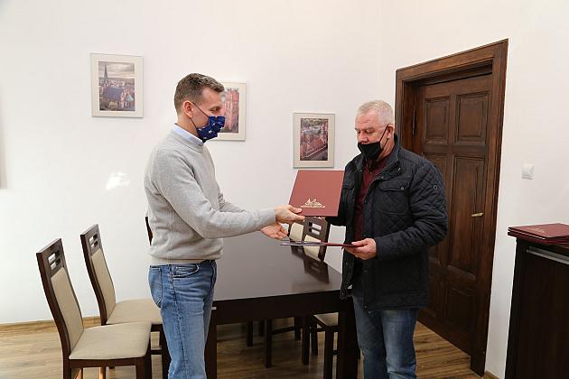 Podpisano pierwsze umowy na wsparcie realizacji zadań publicznych z zakresu sportu na 2021 r.