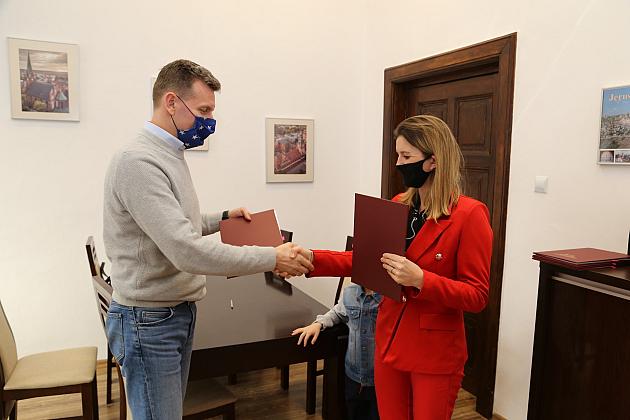 Podpisano pierwsze umowy na wsparcie realizacji zadań publicznych z zakresu sportu na 2021 r.