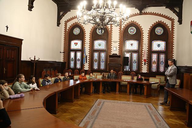 Uczniowie ze Szkoły Podstawowej nr 1 z wizytą w ratuszu