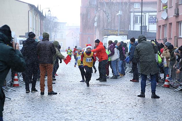 SP 3 Lębork i SP Nowa Wieś Lęborska najlepsi podczas 29. Biegów Mikołajkowych