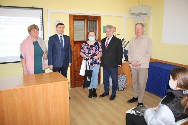 Nagrodzono laureatów konkursu PCE - „Każdy budować może”