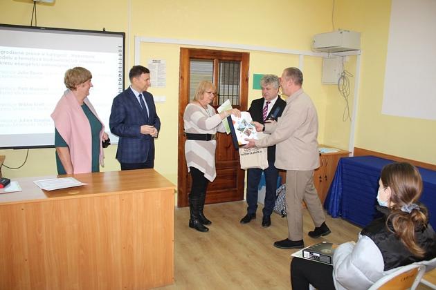 Nagrodzono laureatów konkursu PCE - „Każdy budować może”