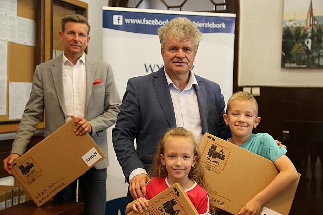Laptopy trafiły w ręce mieszkańców