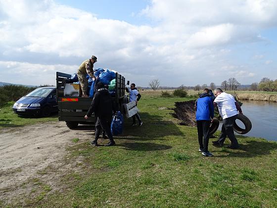 Sprzątali rzeki – Łebę i Okalicę