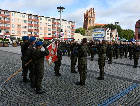 Uroczysta Przysięga Żołnierzy na Placu Pokoju