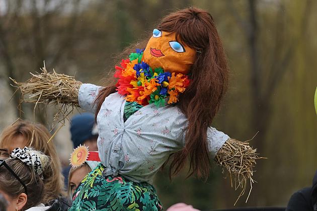 Obchody Pierwszego Dnia Wiosny w Lęborku: topienie marzann i rekreacyjny rajd pieszy