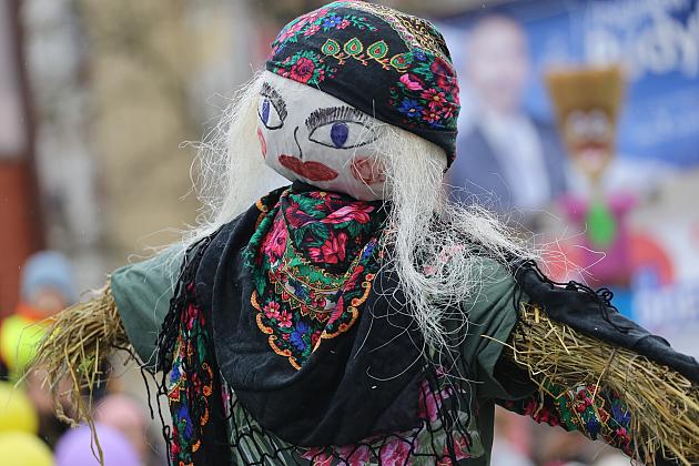 Obchody Pierwszego Dnia Wiosny w Lęborku: topienie marzann i rekreacyjny rajd pieszy