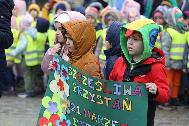 Obchody Pierwszego Dnia Wiosny w Lęborku: topienie marzann i rekreacyjny rajd pieszy