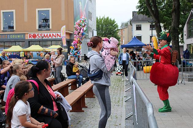Radosny festyn z okazji Dnia Dziecka na Placu Pokoju w Lęborku