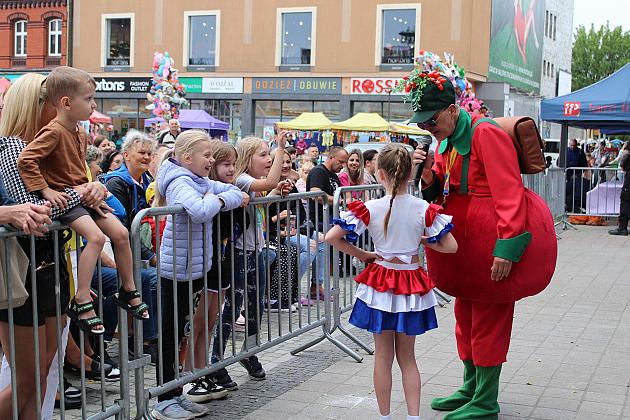 Radosny festyn z okazji Dnia Dziecka na Placu Pokoju w Lęborku