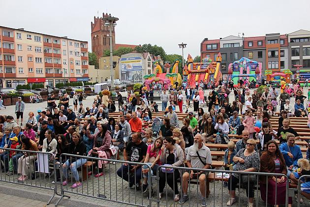 Radosny festyn z okazji Dnia Dziecka na Placu Pokoju w Lęborku