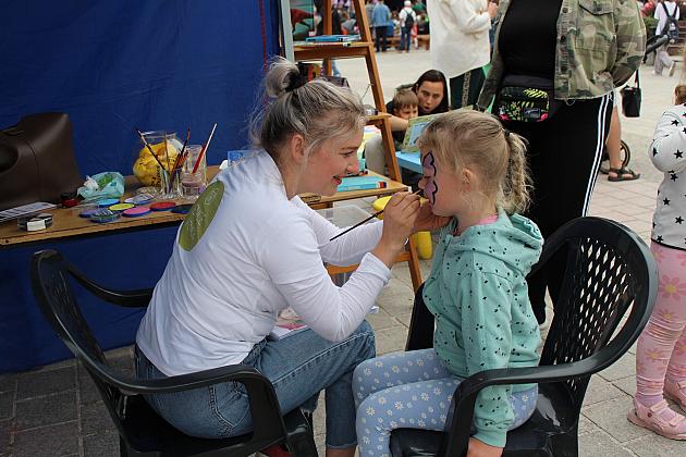 Radosny festyn z okazji Dnia Dziecka na Placu Pokoju w Lęborku