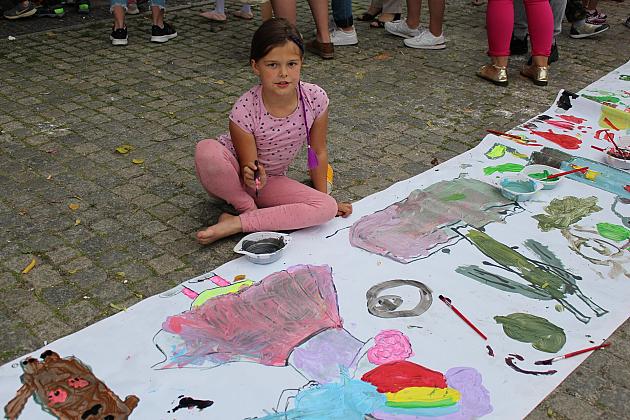 Radosny festyn z okazji Dnia Dziecka na Placu Pokoju w Lęborku