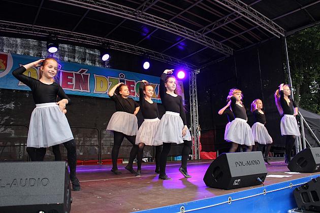 Radosny festyn z okazji Dnia Dziecka na Placu Pokoju w Lęborku