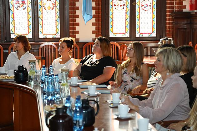 Spotkanie w ratuszu ws. nowego roku szkolnego i ślubowanie