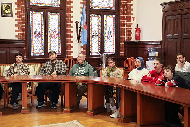 Uczestnicy projektu PolaNET odwiedzili ratusz