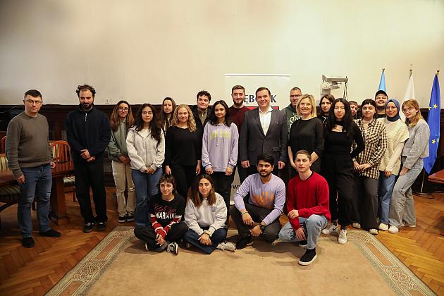 Uczestnicy projektu PolaNET odwiedzili ratusz