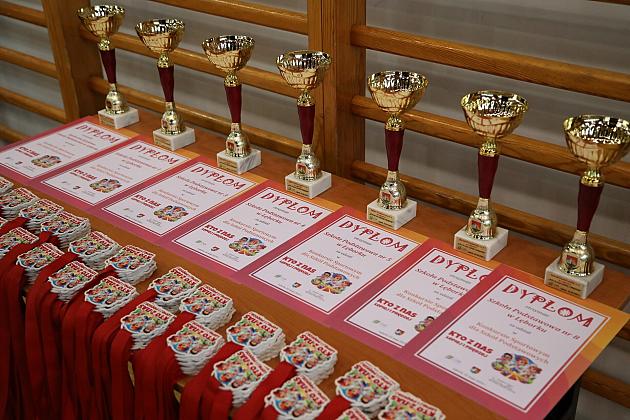 „Kto z nas lepiej i prędzej” – sportowa zabawa pełna emocji i uśmiechu!