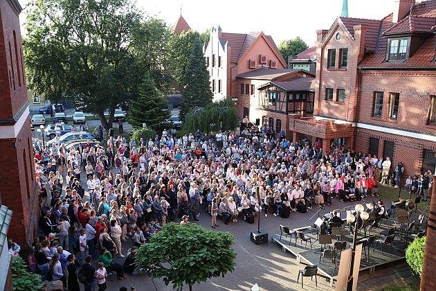 Letnie Granie ponownie na dziedzińcu ratusza – koncert akordeonowy z udziałem 33 młodych muzyków z całej Polski