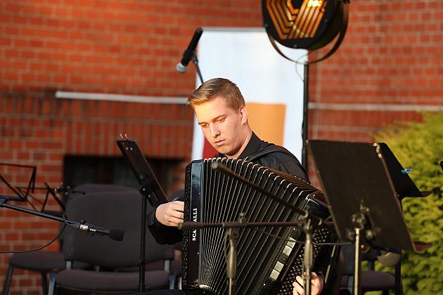 Letnie Granie ponownie na dziedzińcu ratusza – koncert akordeonowy z udziałem 33 młodych muzyków z całej Polski