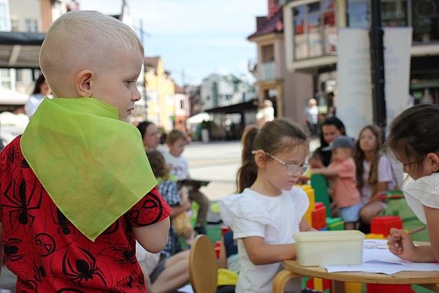 Letnie czwartki z książką i… niespodzianką!