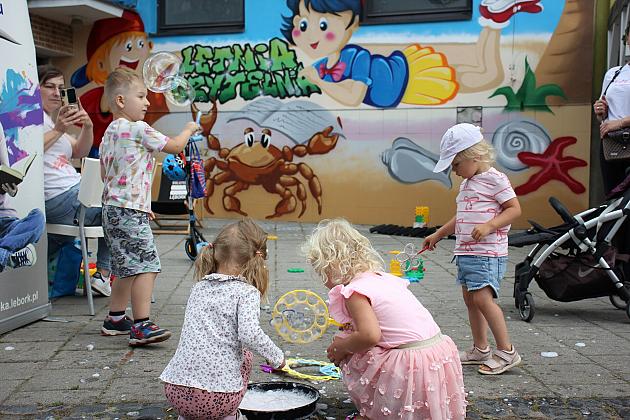 Letnie czwartki z książką i… niespodzianką!