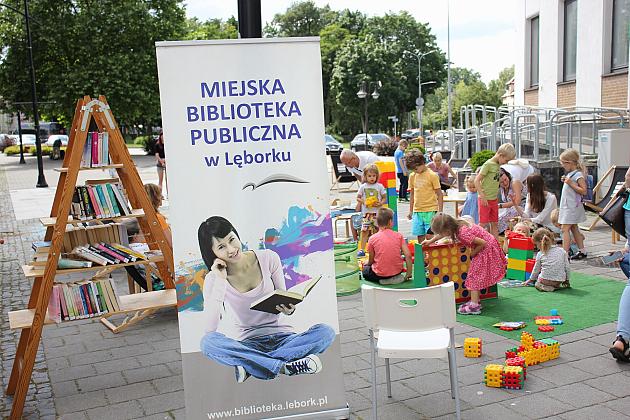 Letnie czwartki z książką i… niespodzianką!