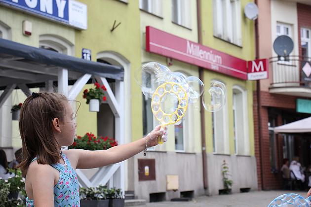 Letnie czwartki z książką i… niespodzianką!