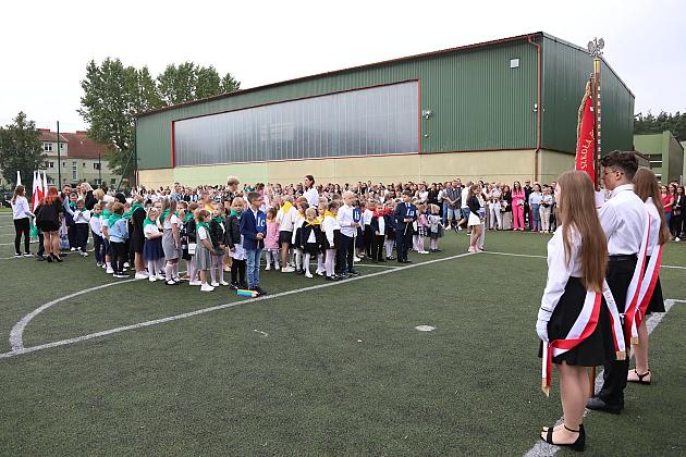 Uczniowie wrócili do szkół. Inauguracja roku szkolnego w SP nr 5 w Lęborku