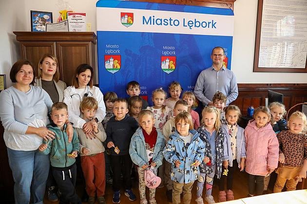Przedszkolaki z „Baśniowego” odwiedziły Burmistrza