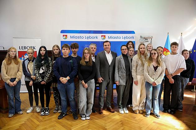 „Młodzi Ambasadorzy Edukacji Obywatelskiej” w ratuszu