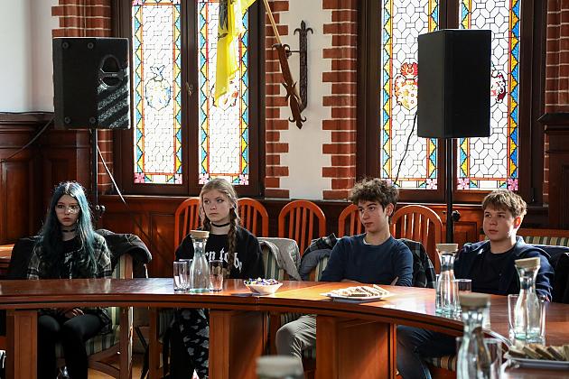 „Młodzi Ambasadorzy Edukacji Obywatelskiej” w ratuszu