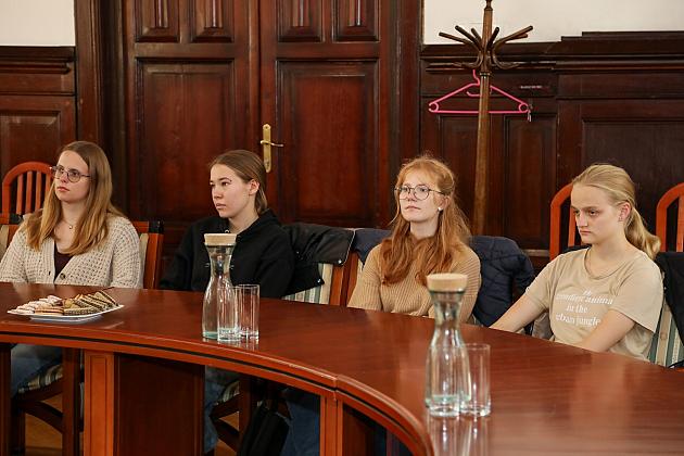 „Młodzi Ambasadorzy Edukacji Obywatelskiej” w ratuszu