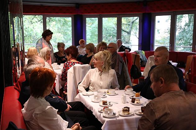 Seniorzy świętowali w restauracji „Różana”