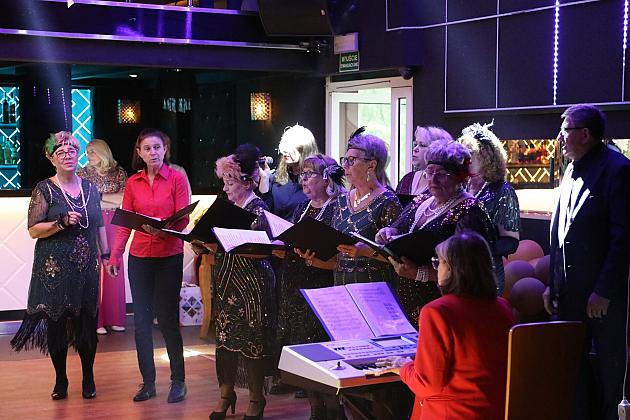 Seniorzy świętowali w restauracji „Różana”