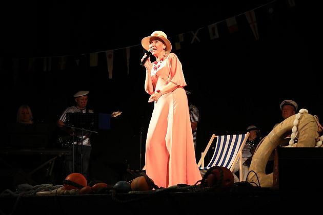 W rytmie wspomnień – zespół Bel Canto wystąpił dla lęborskich seniorów