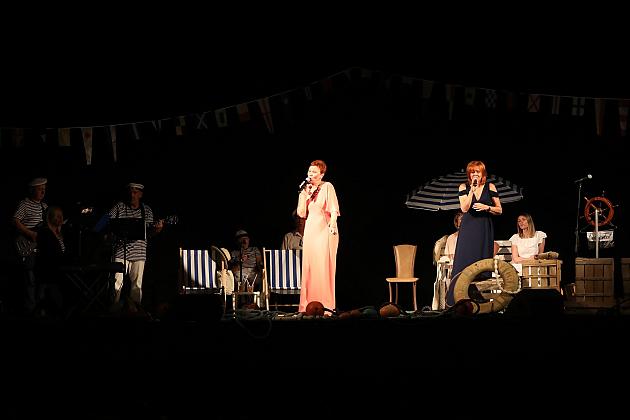 W rytmie wspomnień – zespół Bel Canto wystąpił dla lęborskich seniorów