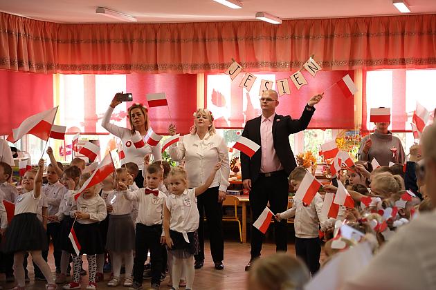 Radosne świętowanie 107. rocznicy odzyskania niepodległości w Przedszkolu nr 1