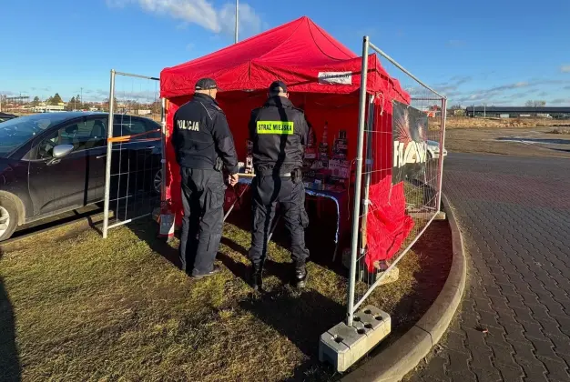 Strażnicy miejscy i policjanci kontrolują punkty sprzedaży fajerwerków na terenie Lęborka