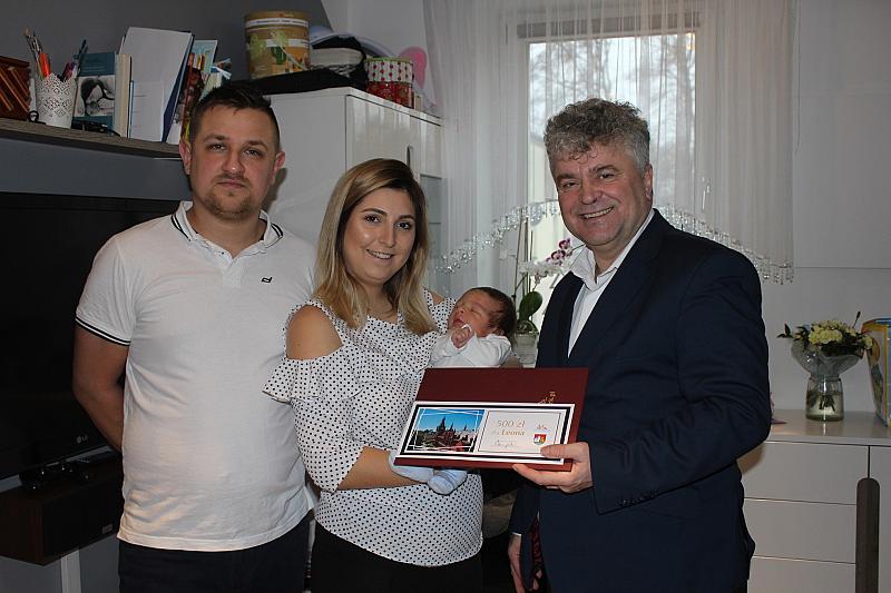 Wizyta u pierwszego urodzonego w 2020 dziecka i …ostatniego urodzonego w 2019 roku