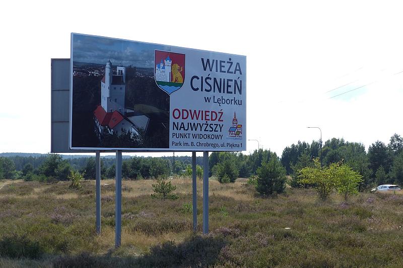 Tablice promują Wieżę Ciśnień