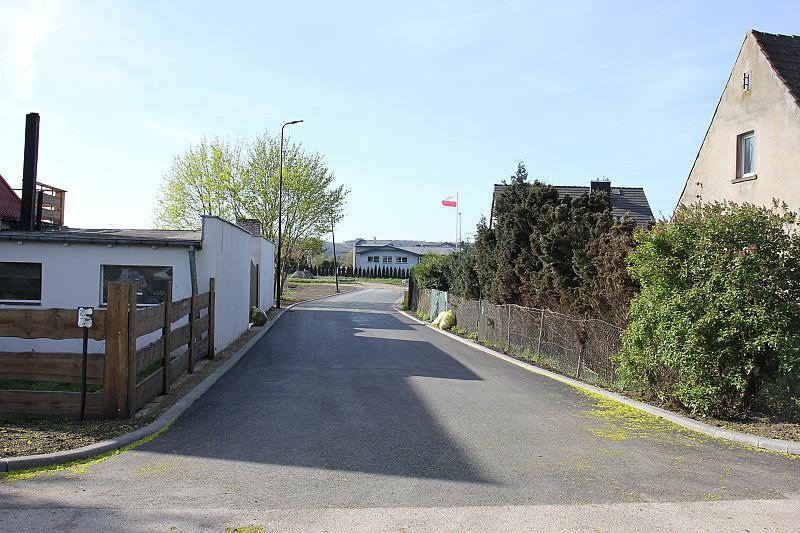 Sudecka z asfaltem i kanalizacją deszczową