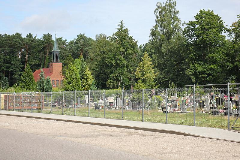 Nowy chodnik przy Cmentarzu Parafialnym już dostępny dla pieszych