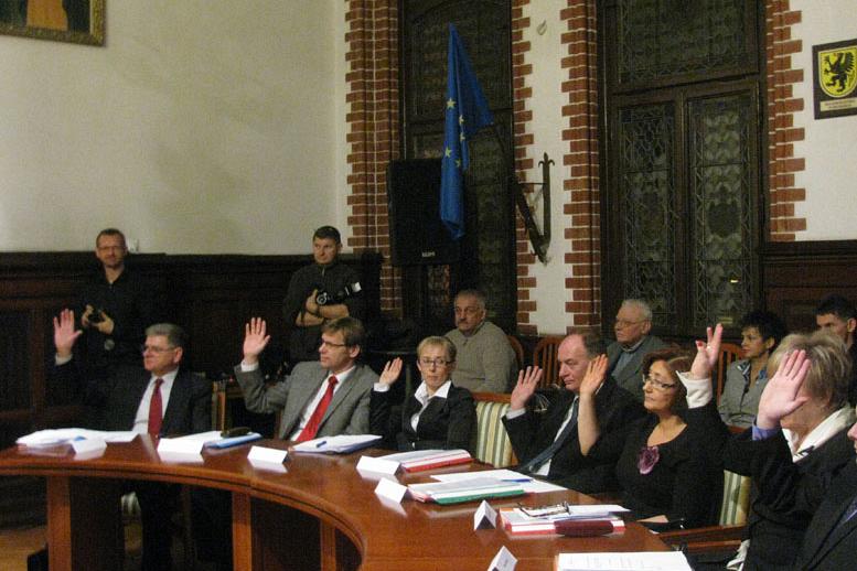 Radni wybrali Przewodniczącego Rady Miejskiej, dzisiaj - ślubowanie Burmistrza 