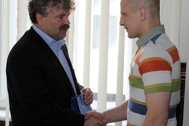 Uratował dzieci z pożaru